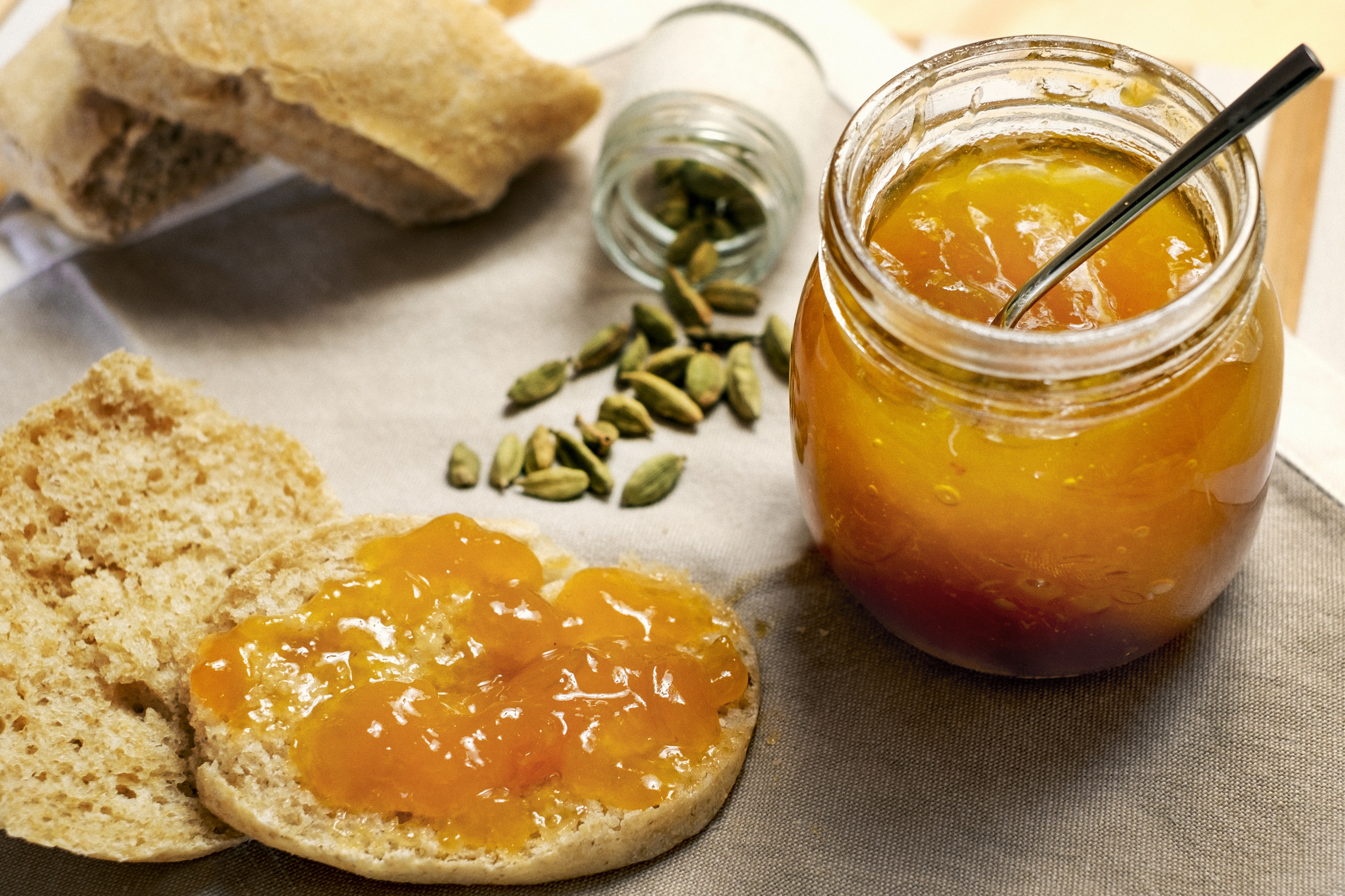 Apricot jam with cardamom - Bertazzoni